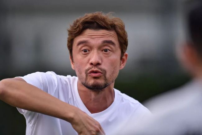 虽然在生活中王彦霖一直以暖心幽默的大男孩形象示人，对待演戏所呈现出的一丝不苟的认真状态，与平时的他形成了鲜明的反差，这同样是林超贤导演非常欣赏的特质